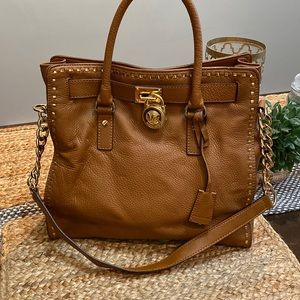 Michael kors leather crossbody bag.